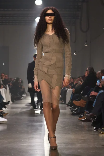 Look 18